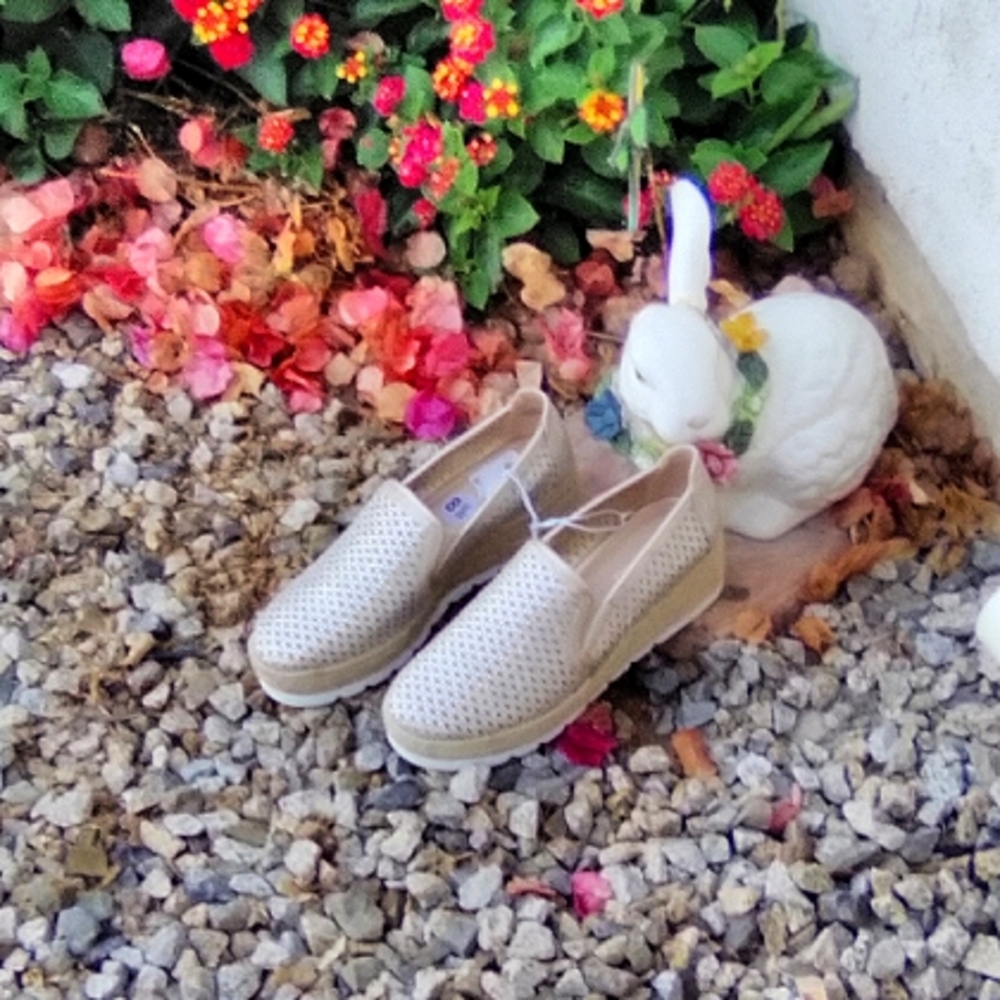 NWT ANDIAMO ESPADRILLE SLIP-ONS